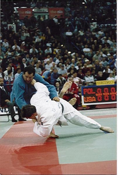 Martin Boonzaayer throwing his opponent to the ground